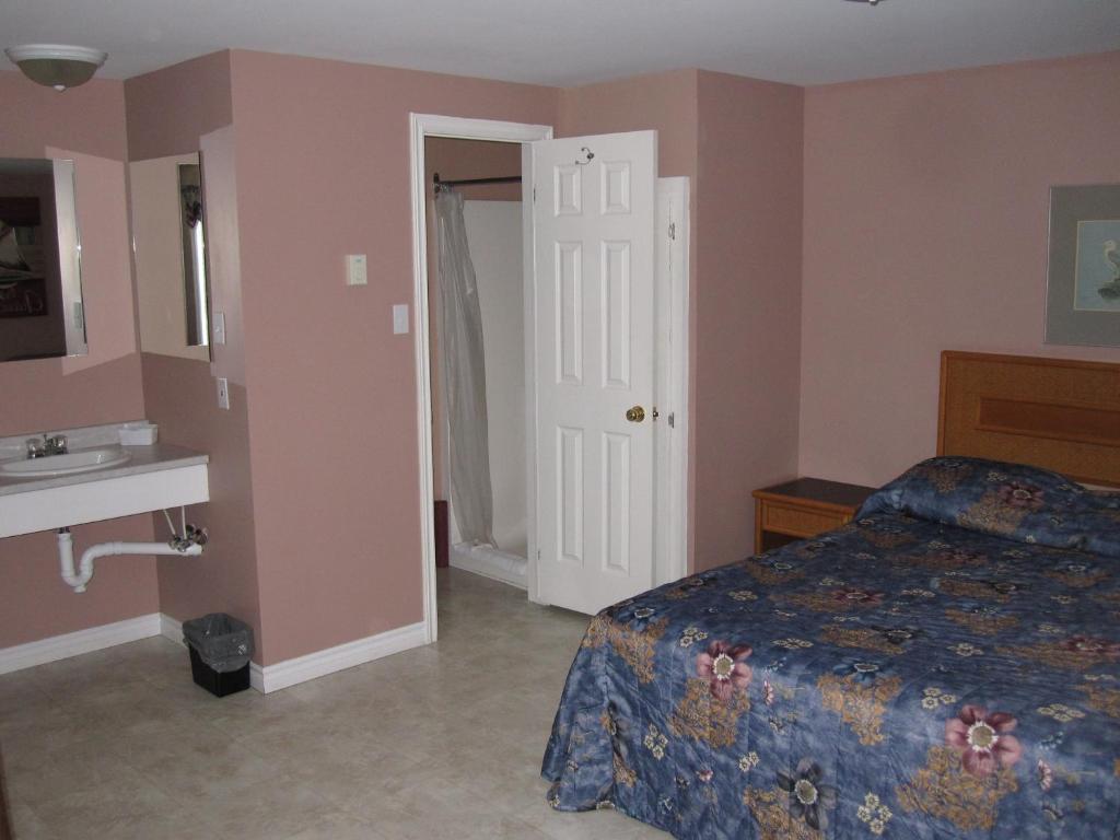 شدياك Gaudet Motel الغرفة الصورة